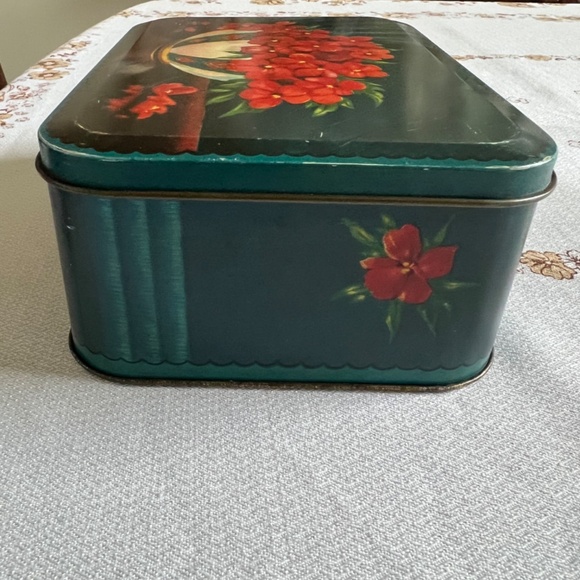 Vintage McVitie & Price Biscuit Tin - Picture 7 of 10